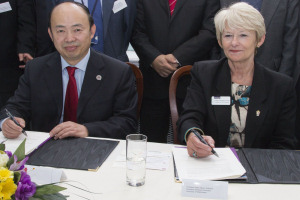 Signing ceremony between University of Manchester and Peking University